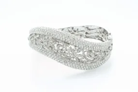11.89 ctw Curved Diamond Bangle Bracelet 18k