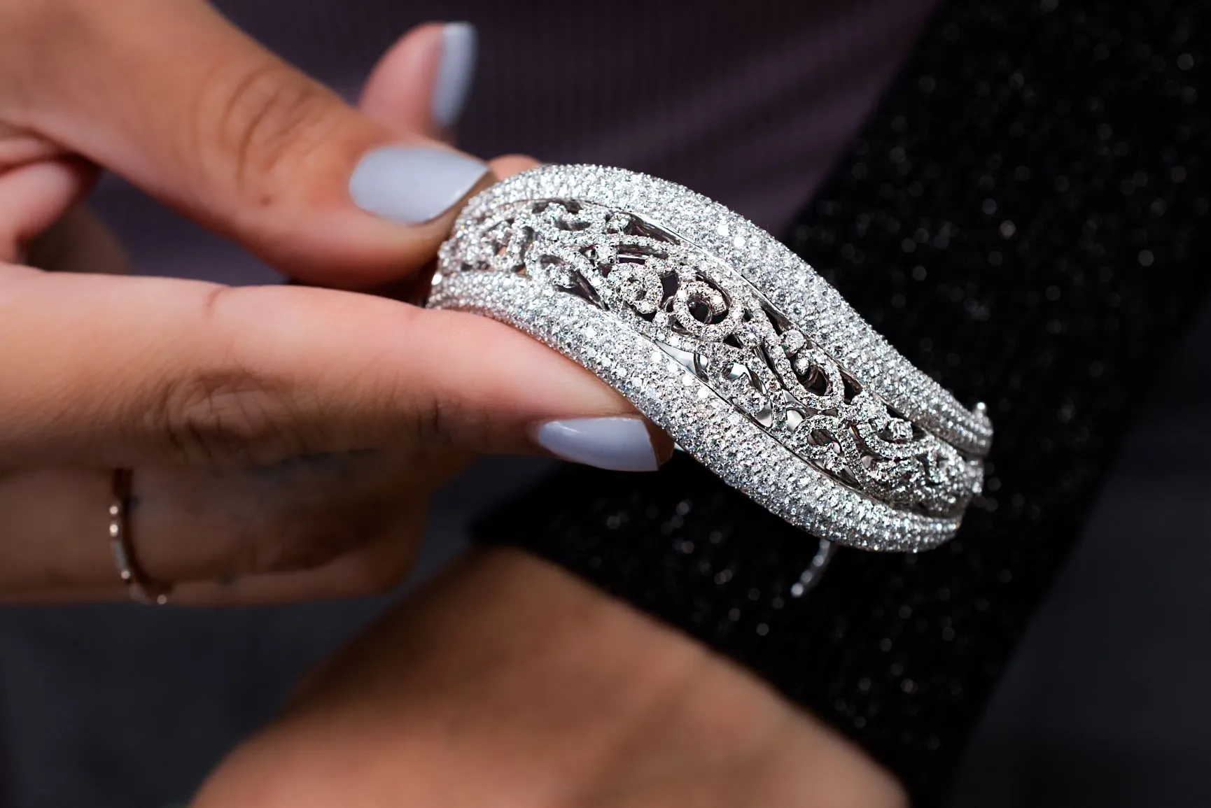11.89 ctw Curved Diamond Bangle Bracelet 18k