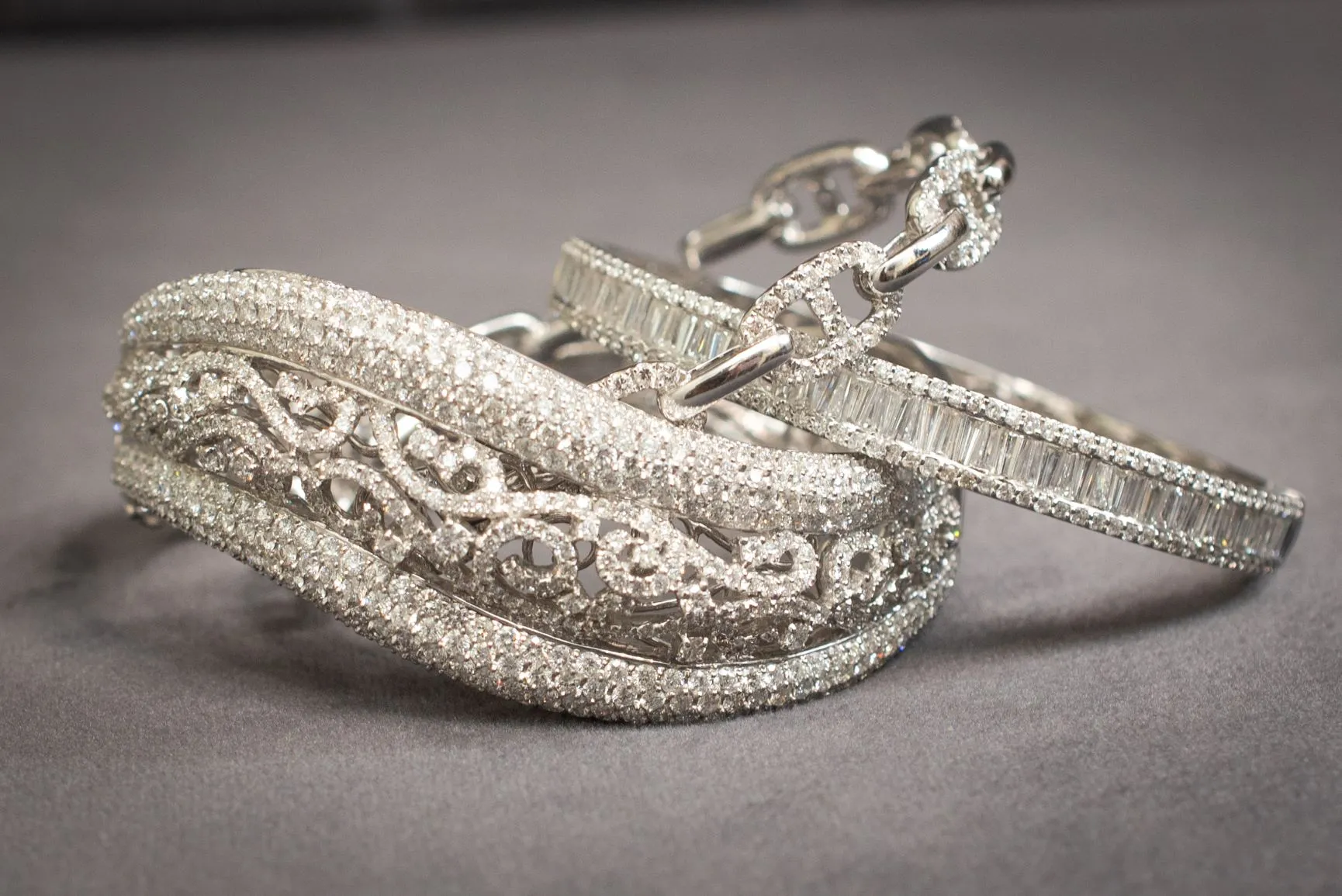 11.89 ctw Curved Diamond Bangle Bracelet 18k