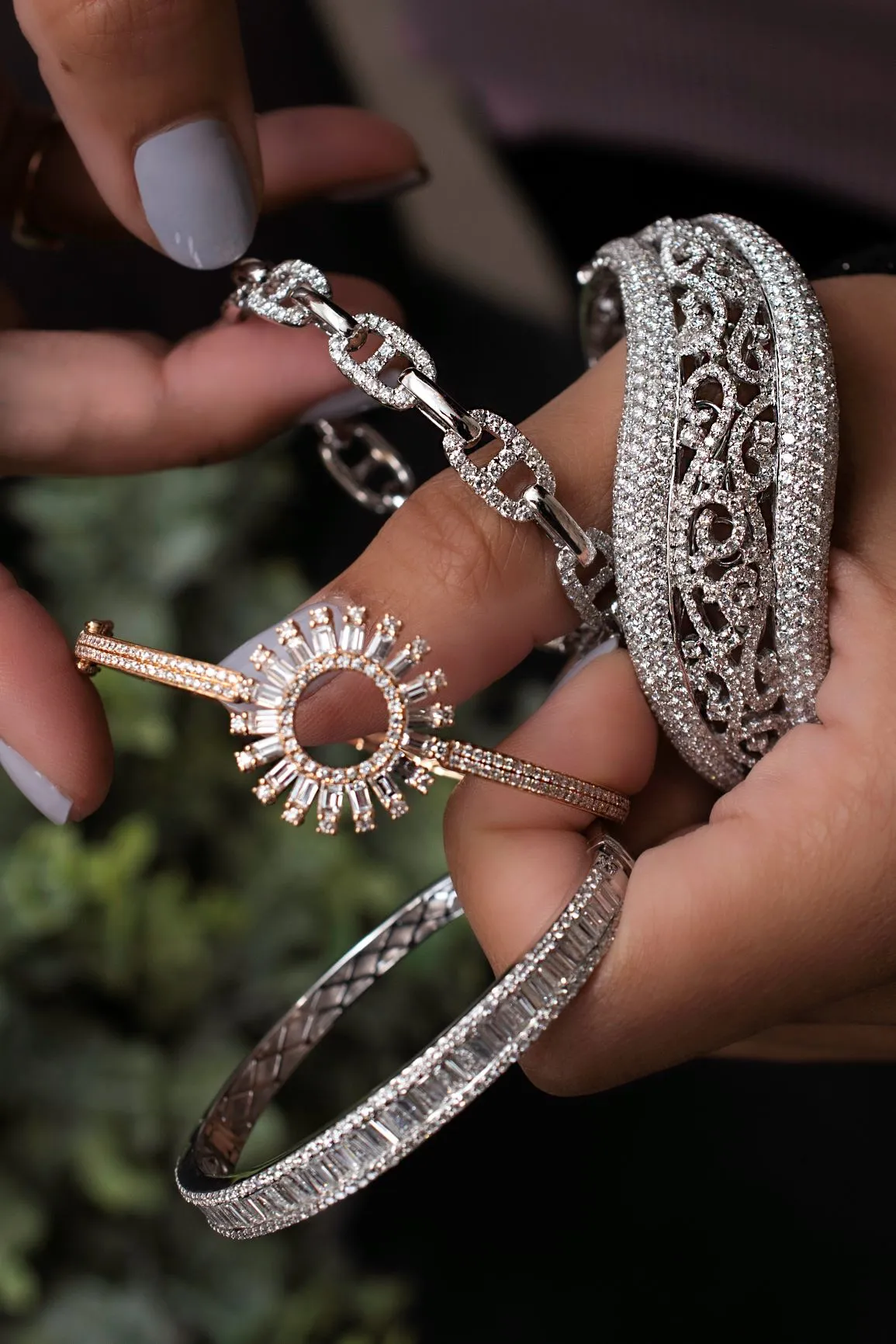11.89 ctw Curved Diamond Bangle Bracelet 18k