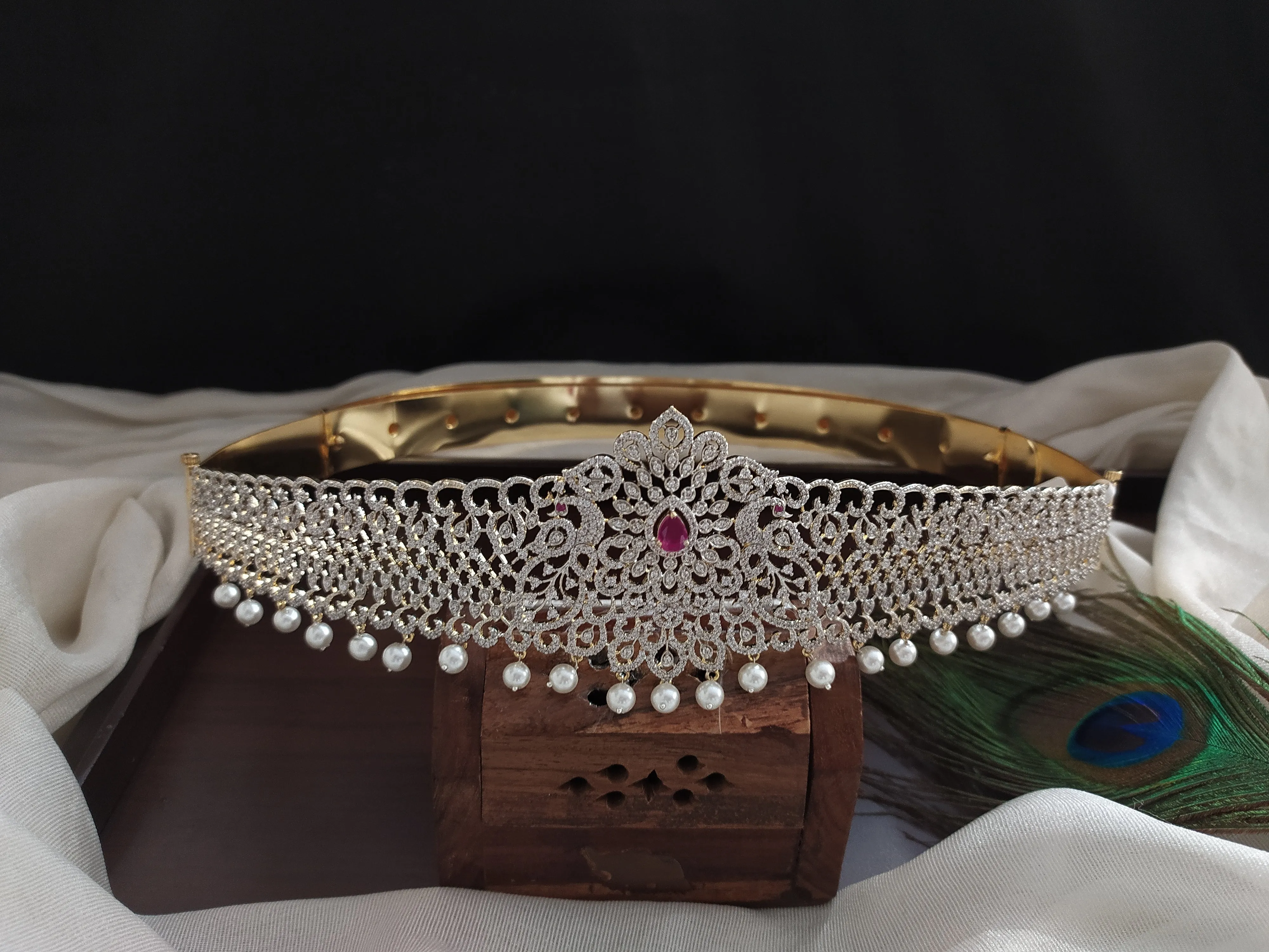 Attractive Zircon Hip Belt Having White Pearls