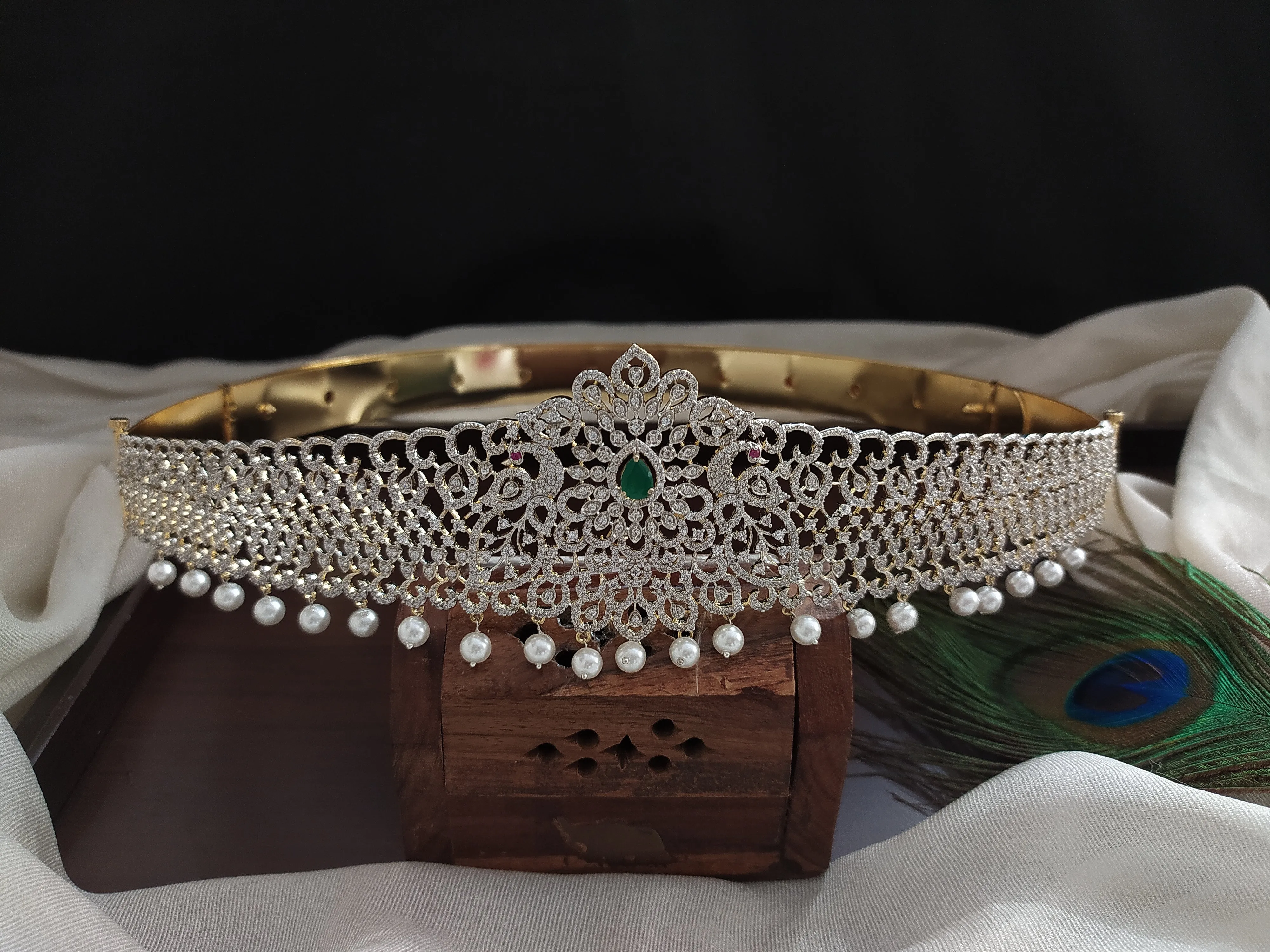 Attractive Zircon Hip Belt Having White Pearls