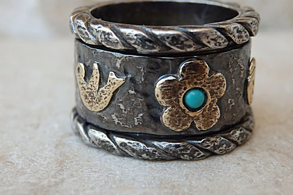Charm Spinner Band Ring