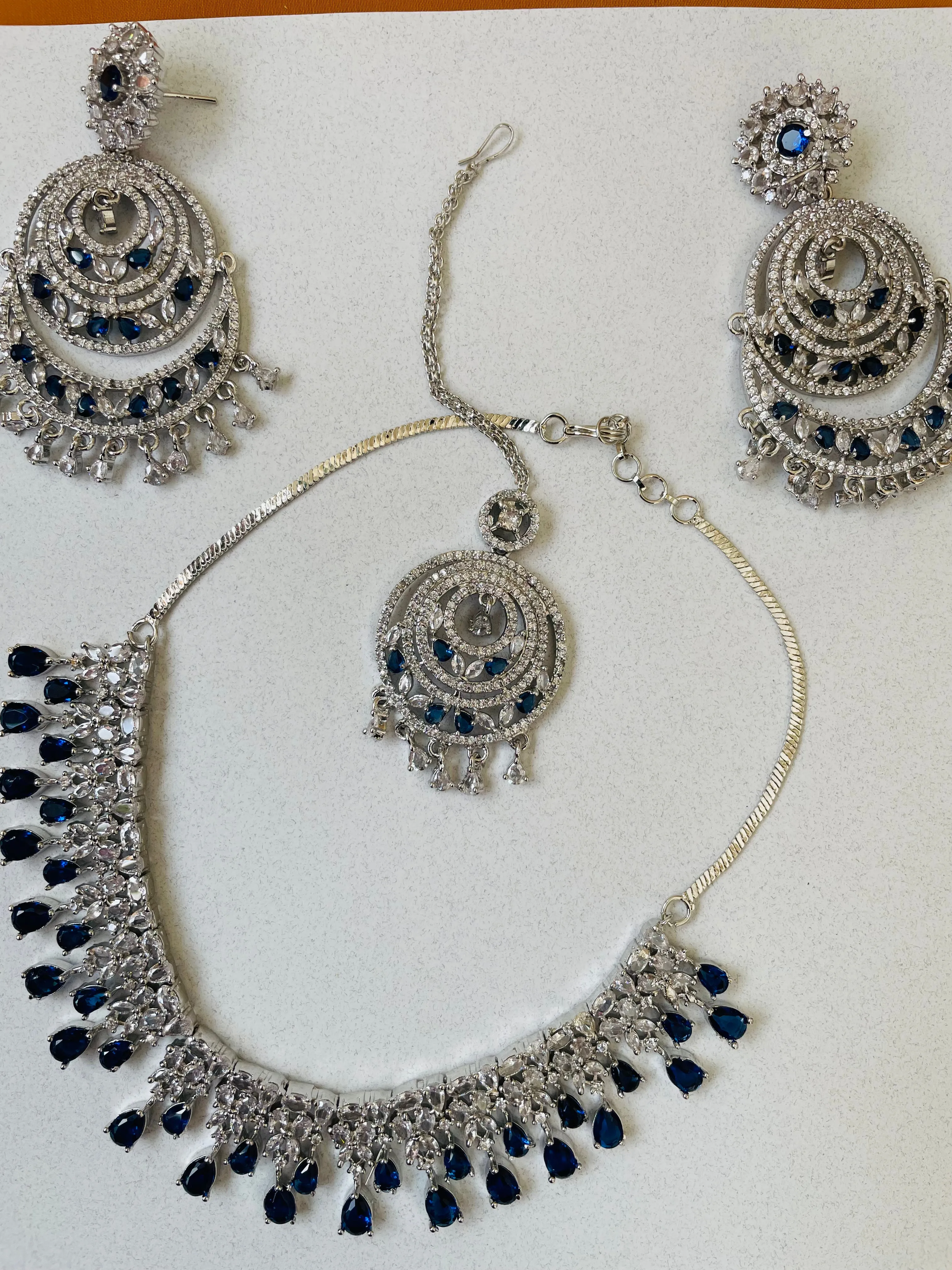 EMERALD  BLUE NECKLACE-Elegance113