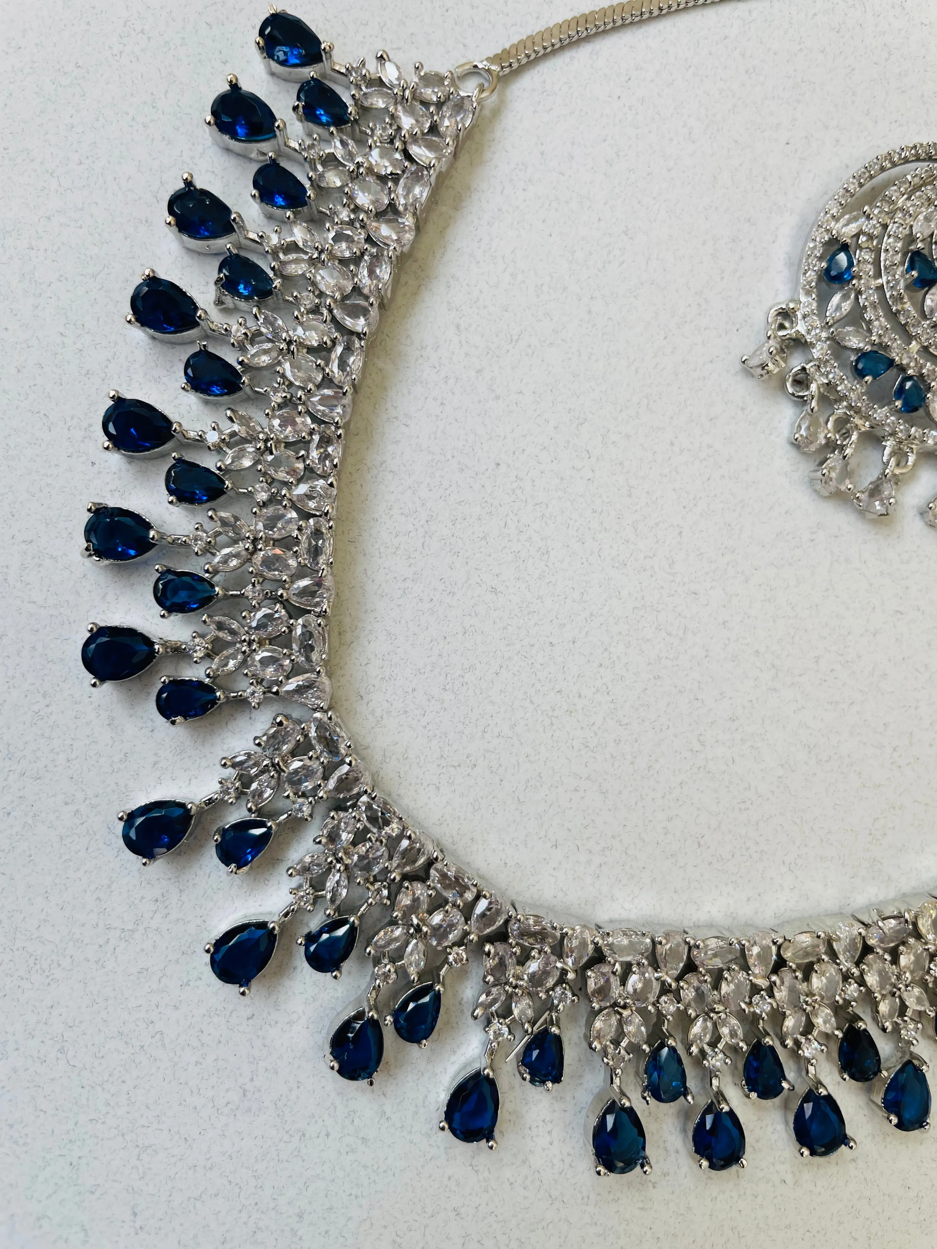 EMERALD  BLUE NECKLACE-Elegance113