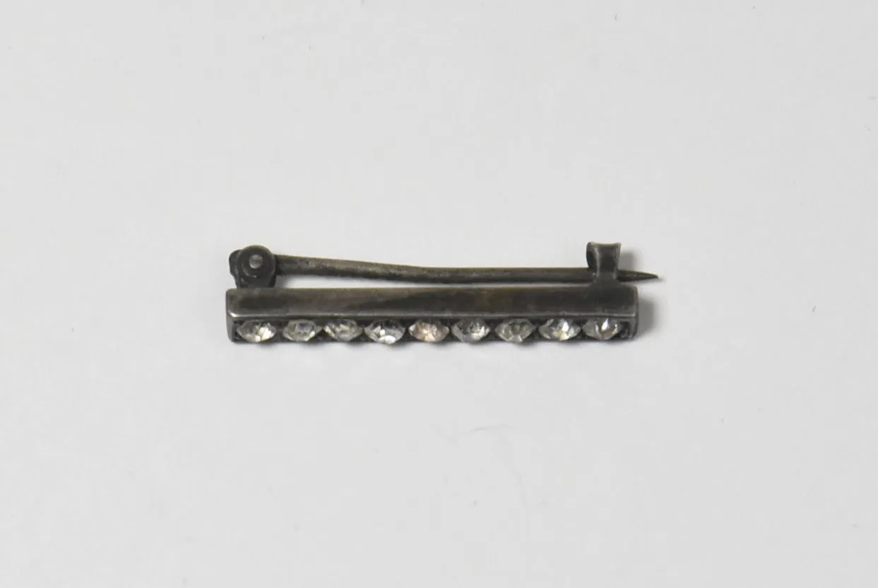 Fishel, Nessler & Co. - Vintage Sterling Silver Rhinestone Bar Brooch