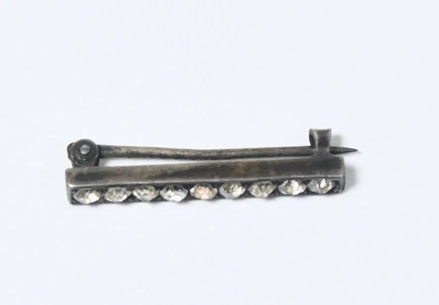 Fishel, Nessler & Co. - Vintage Sterling Silver Rhinestone Bar Brooch