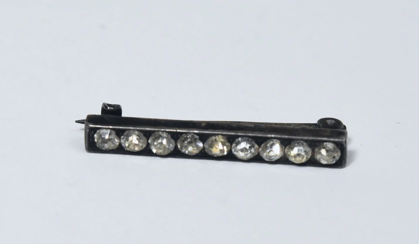 Fishel, Nessler & Co. - Vintage Sterling Silver Rhinestone Bar Brooch