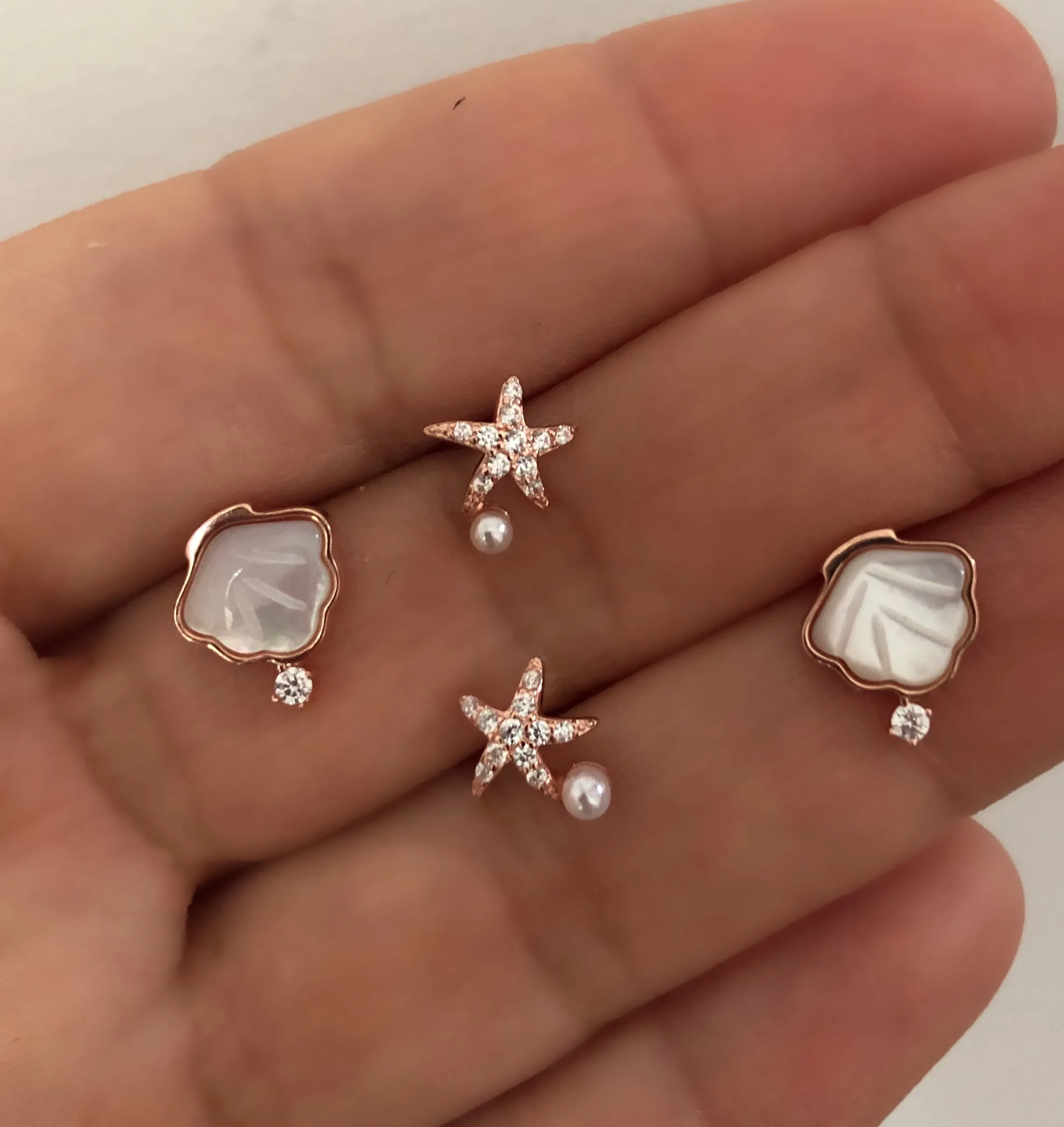 Sea Shell stud with mother of pearl