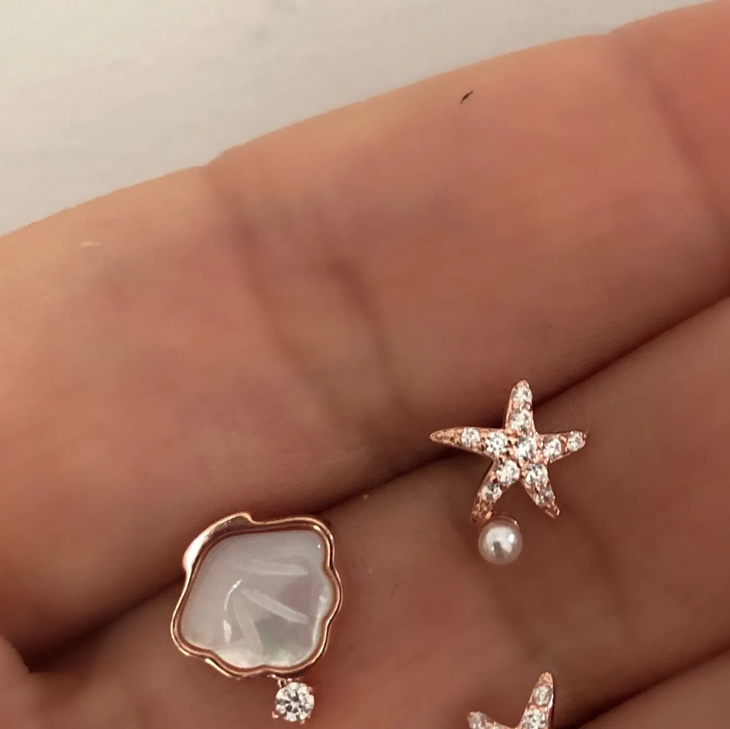 Sea Shell stud with mother of pearl