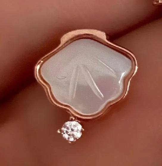 Sea Shell stud with mother of pearl