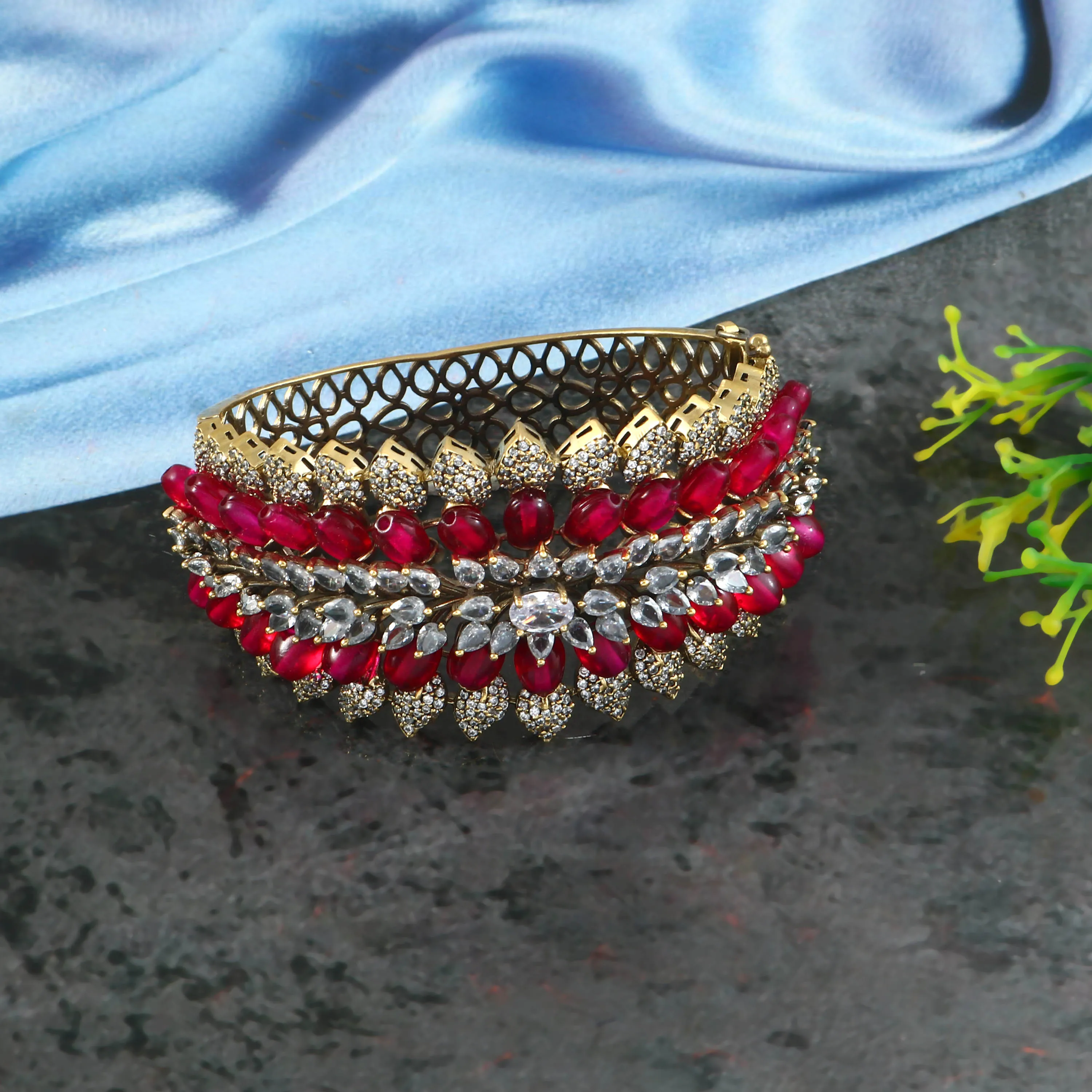 Victorian Finish Openable Bracelet for Women