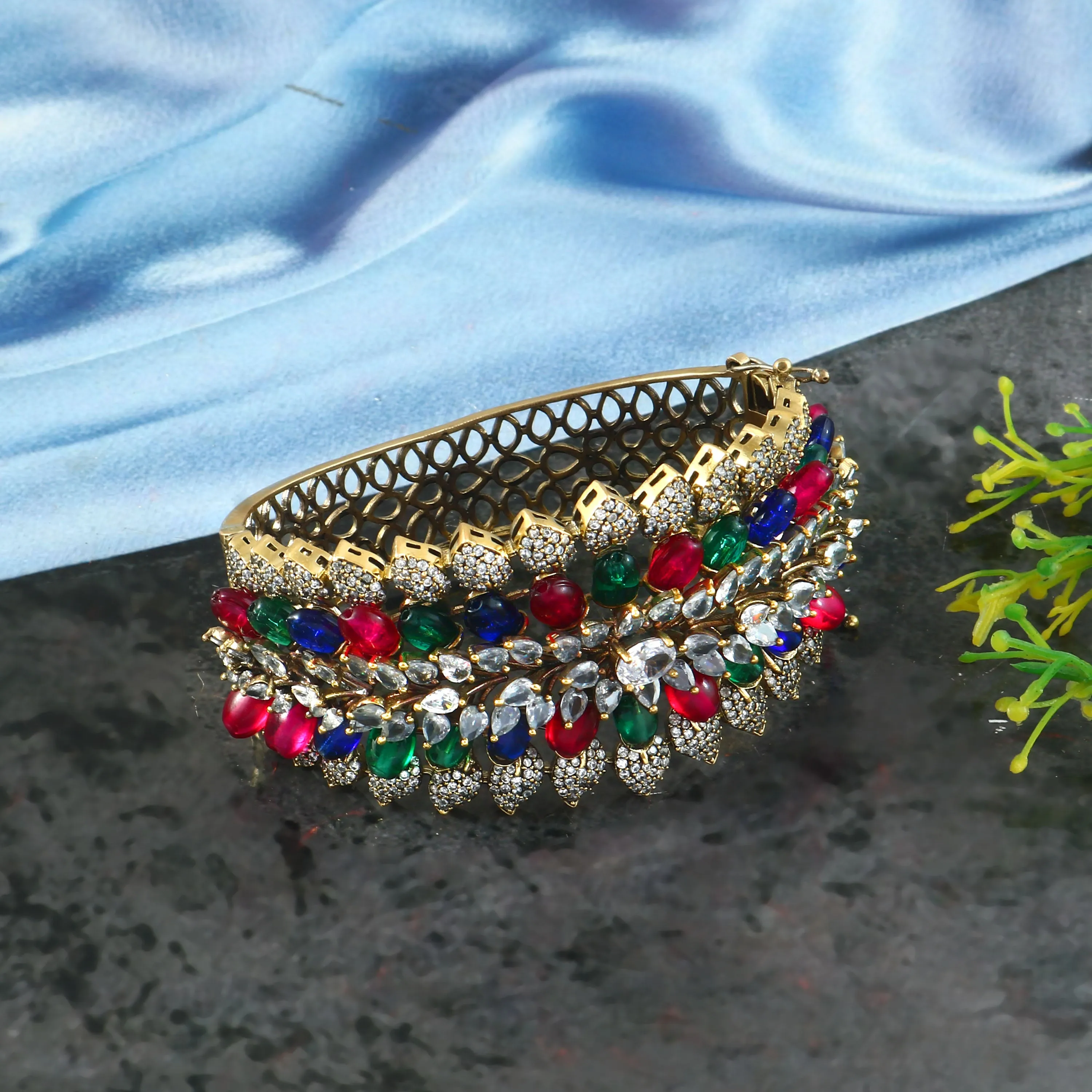 Victorian Finish Openable Bracelet for Women
