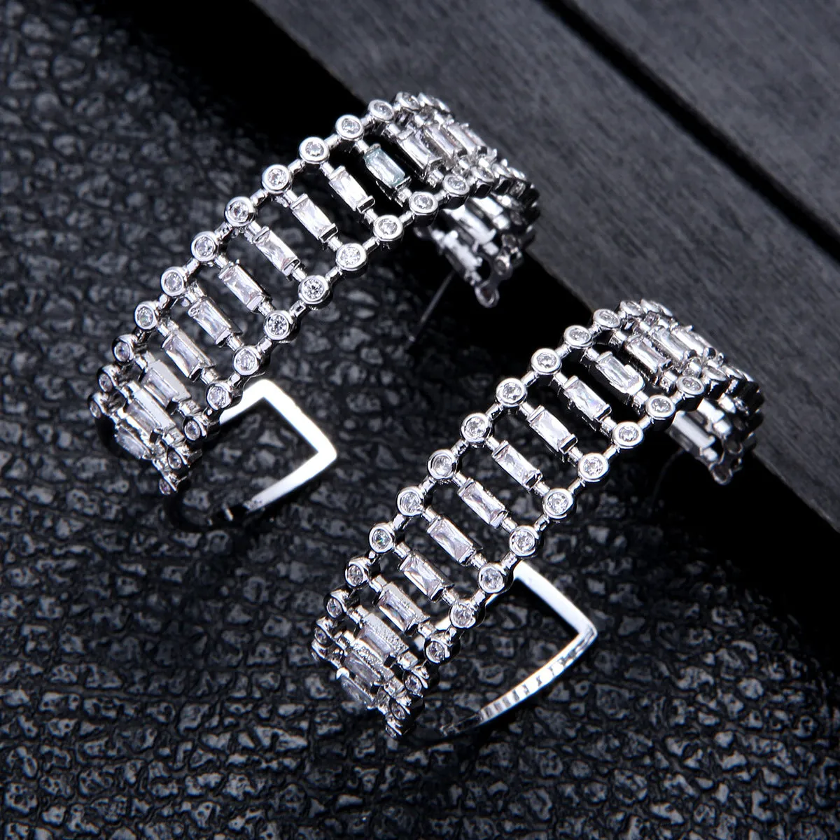Vintage Metal Micro-inlaid Zircon Bracelet