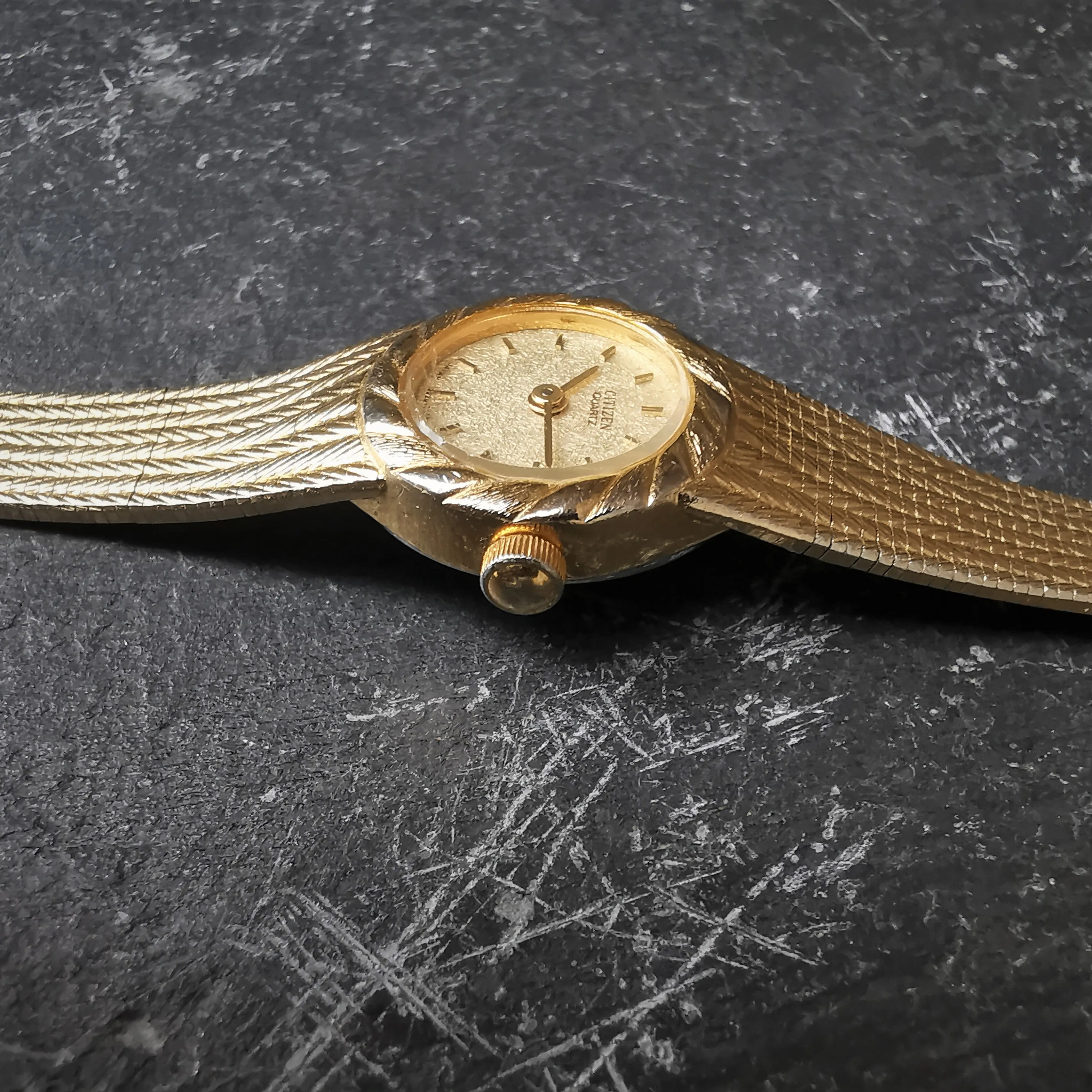 Vintage Women's Citizen Gold Plated Watch With Textured Bracelet And Bezel