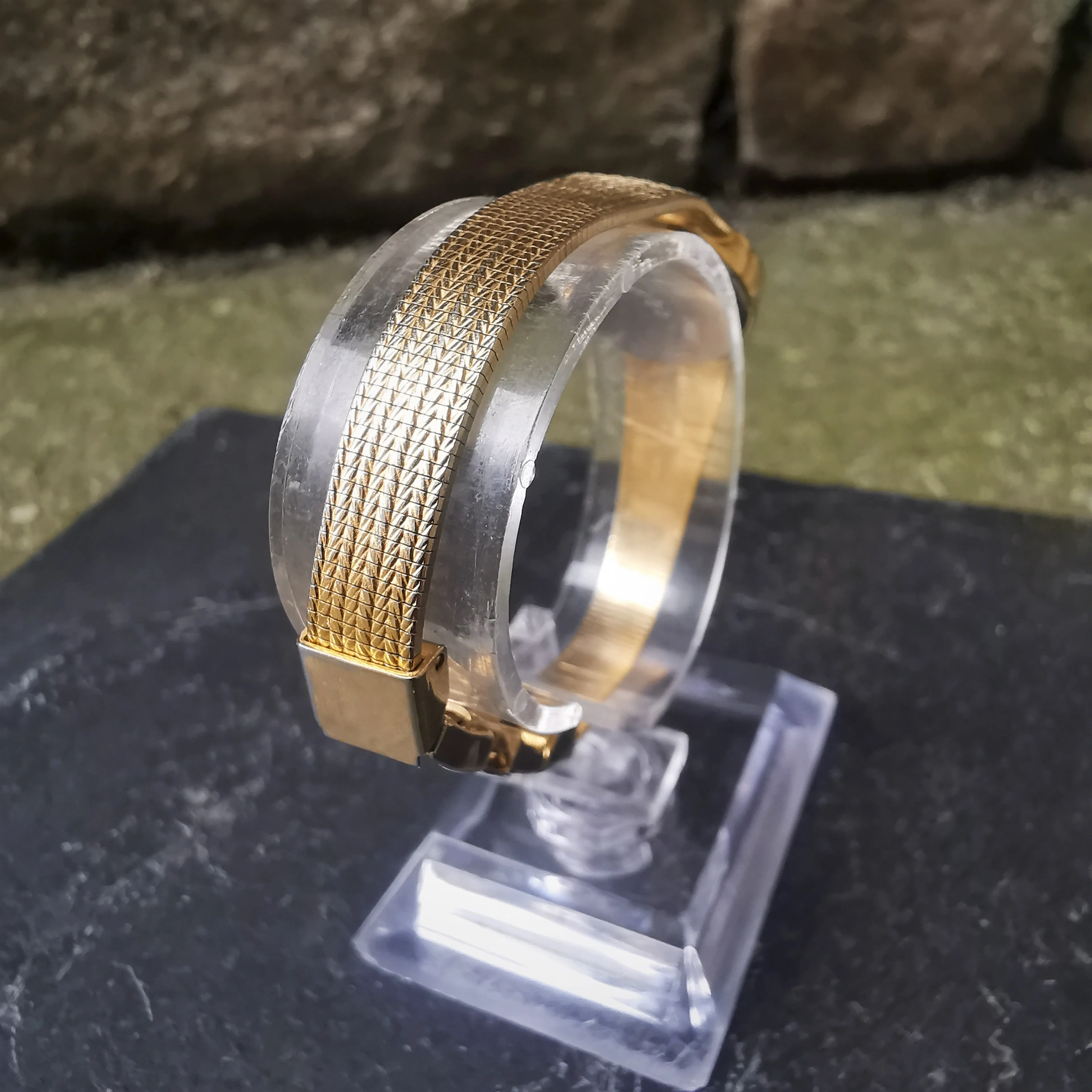 Vintage Women's Citizen Gold Plated Watch With Textured Bracelet And Bezel