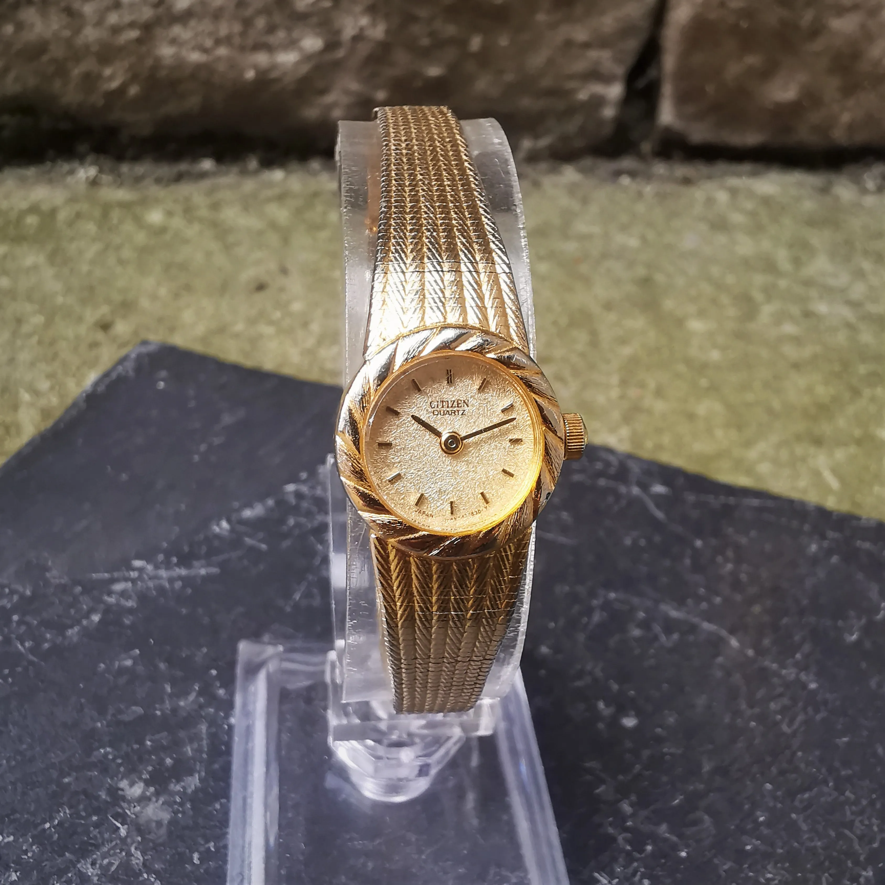 Vintage Women's Citizen Gold Plated Watch With Textured Bracelet And Bezel