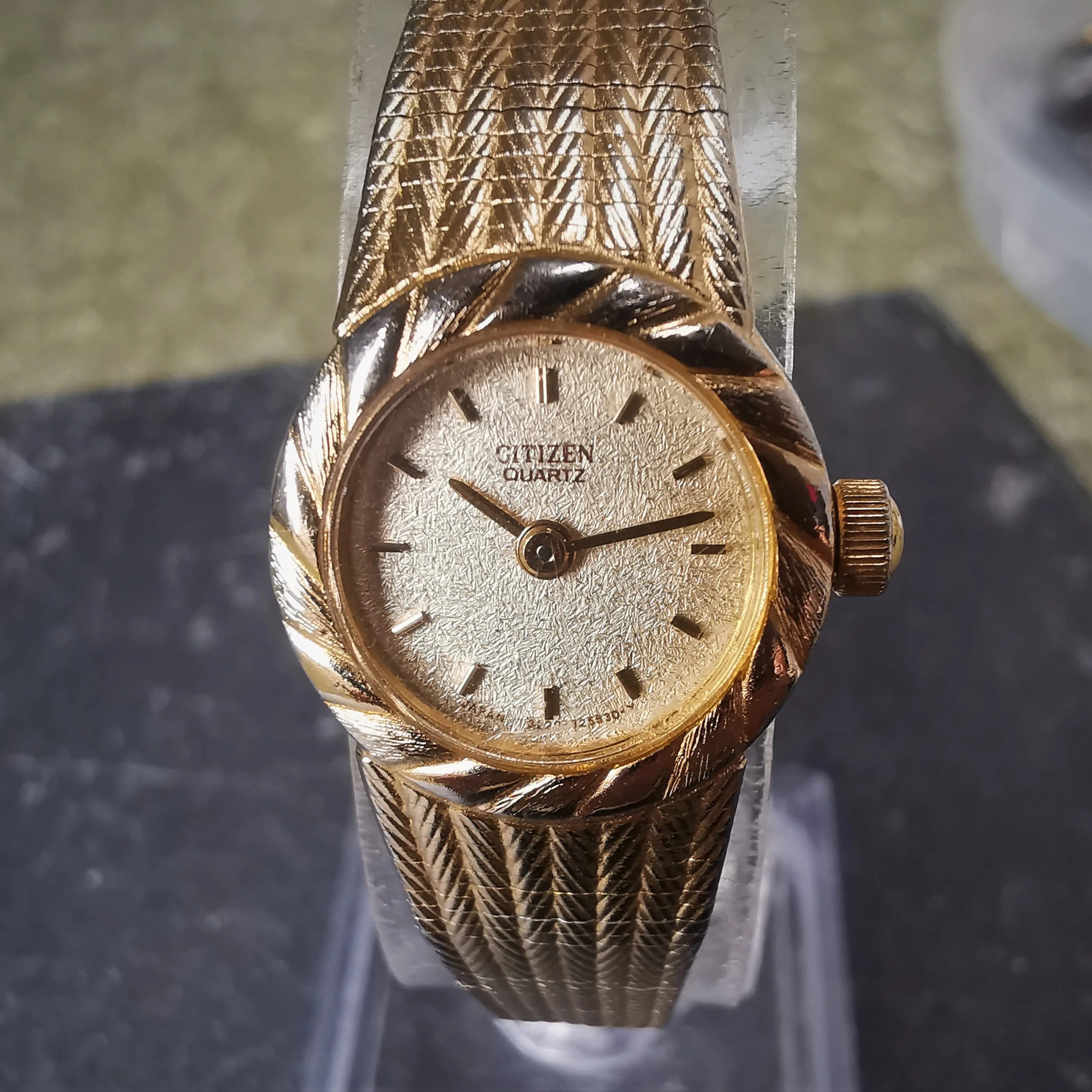 Vintage Women's Citizen Gold Plated Watch With Textured Bracelet And Bezel