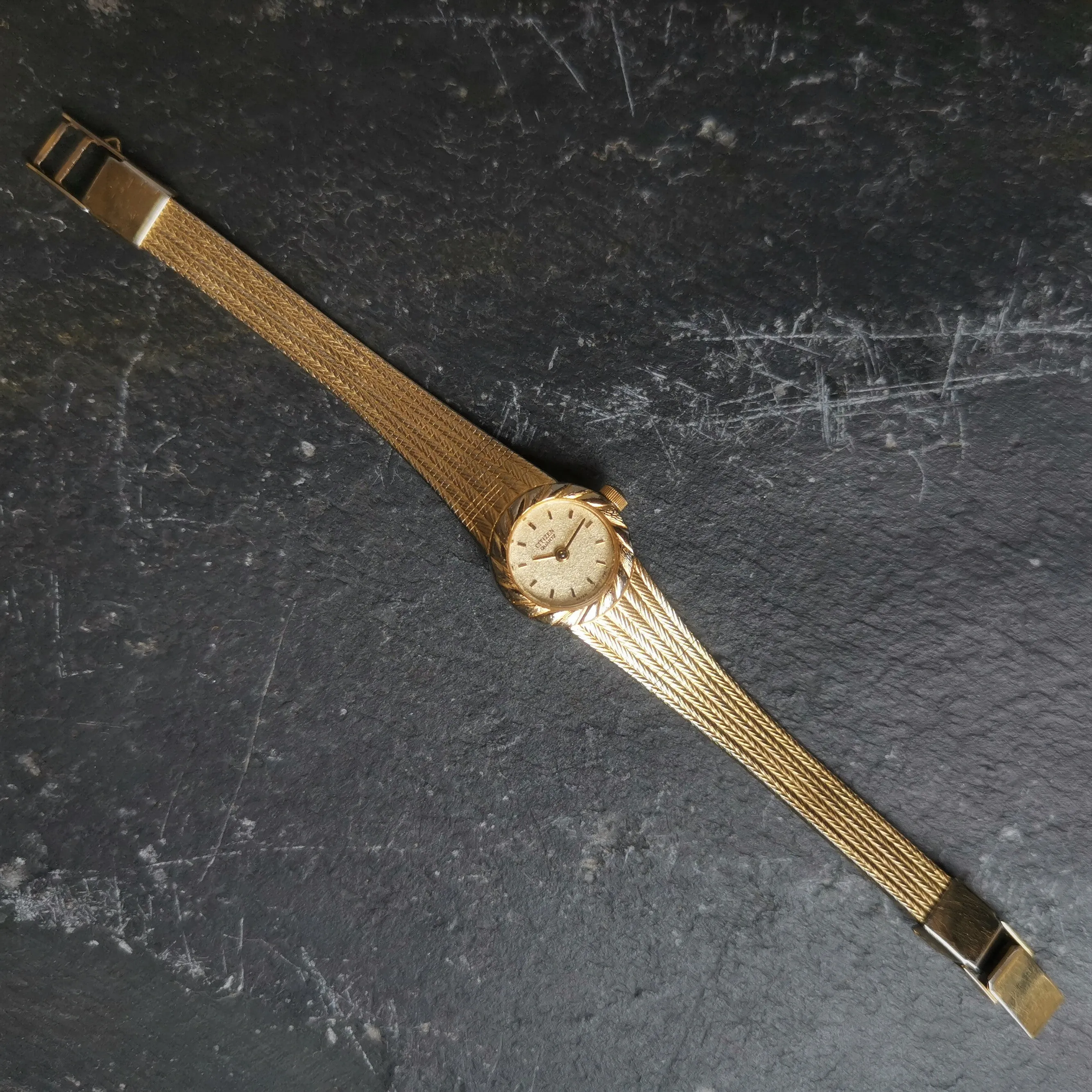 Vintage Women's Citizen Gold Plated Watch With Textured Bracelet And Bezel