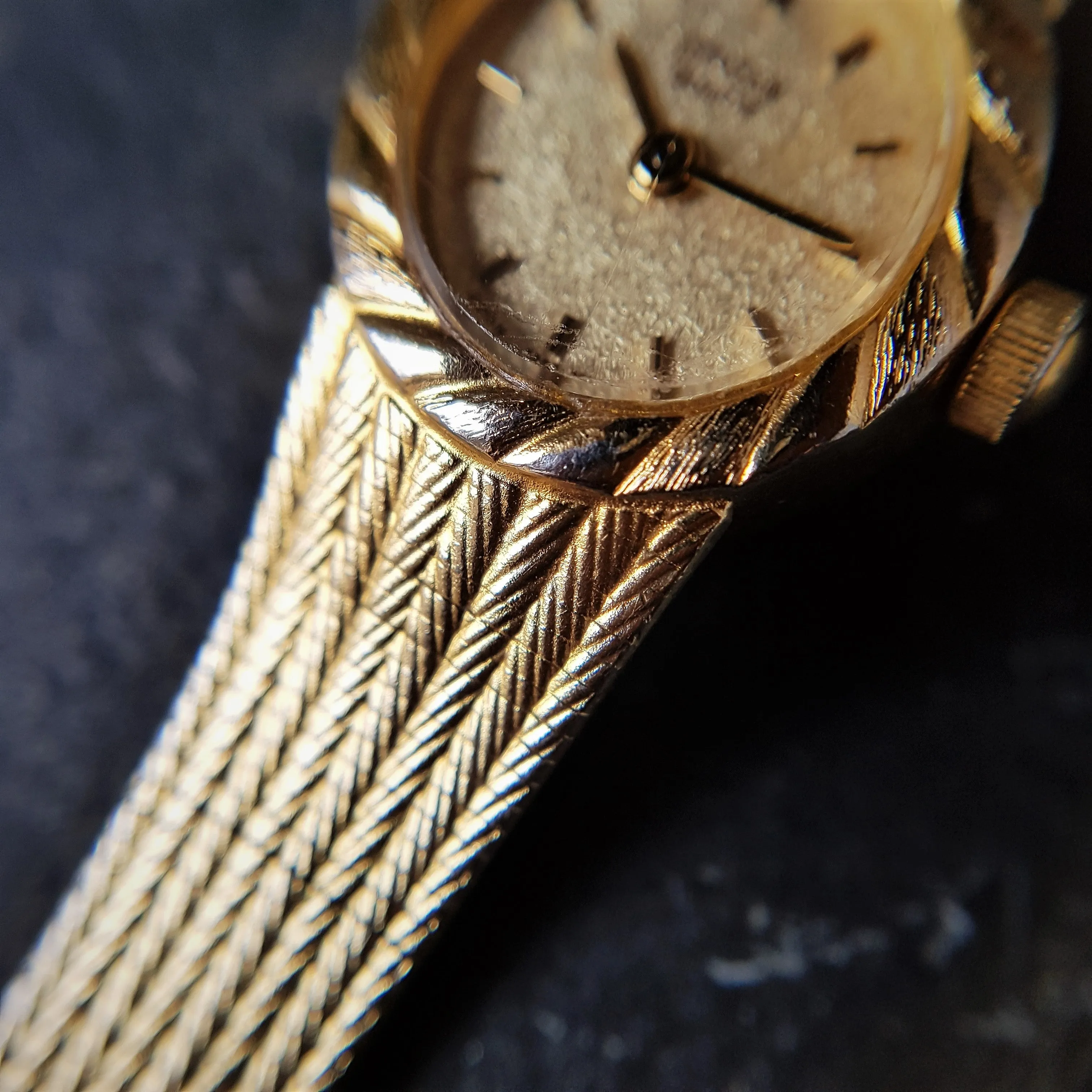 Vintage Women's Citizen Gold Plated Watch With Textured Bracelet And Bezel