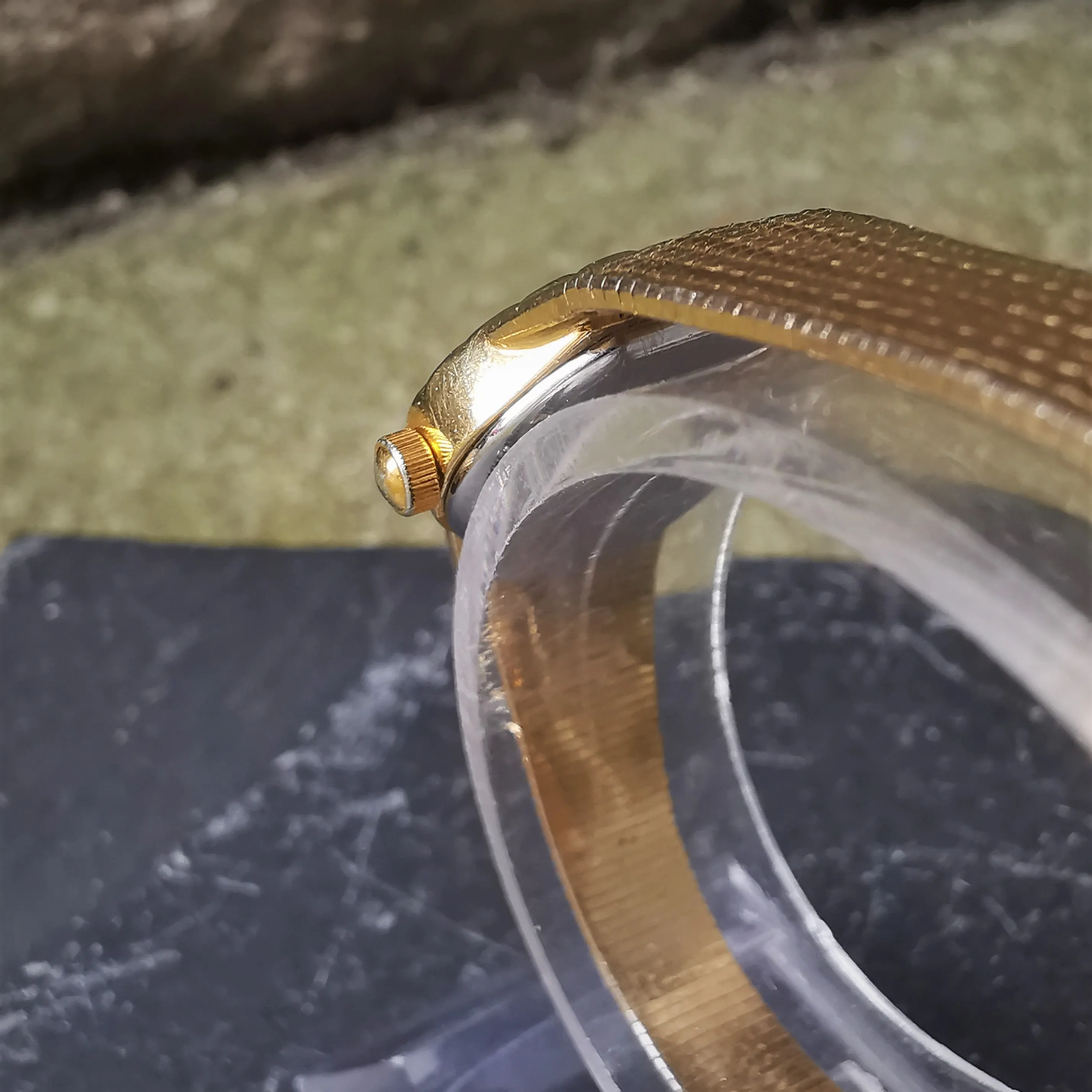 Vintage Women's Citizen Gold Plated Watch With Textured Bracelet And Bezel