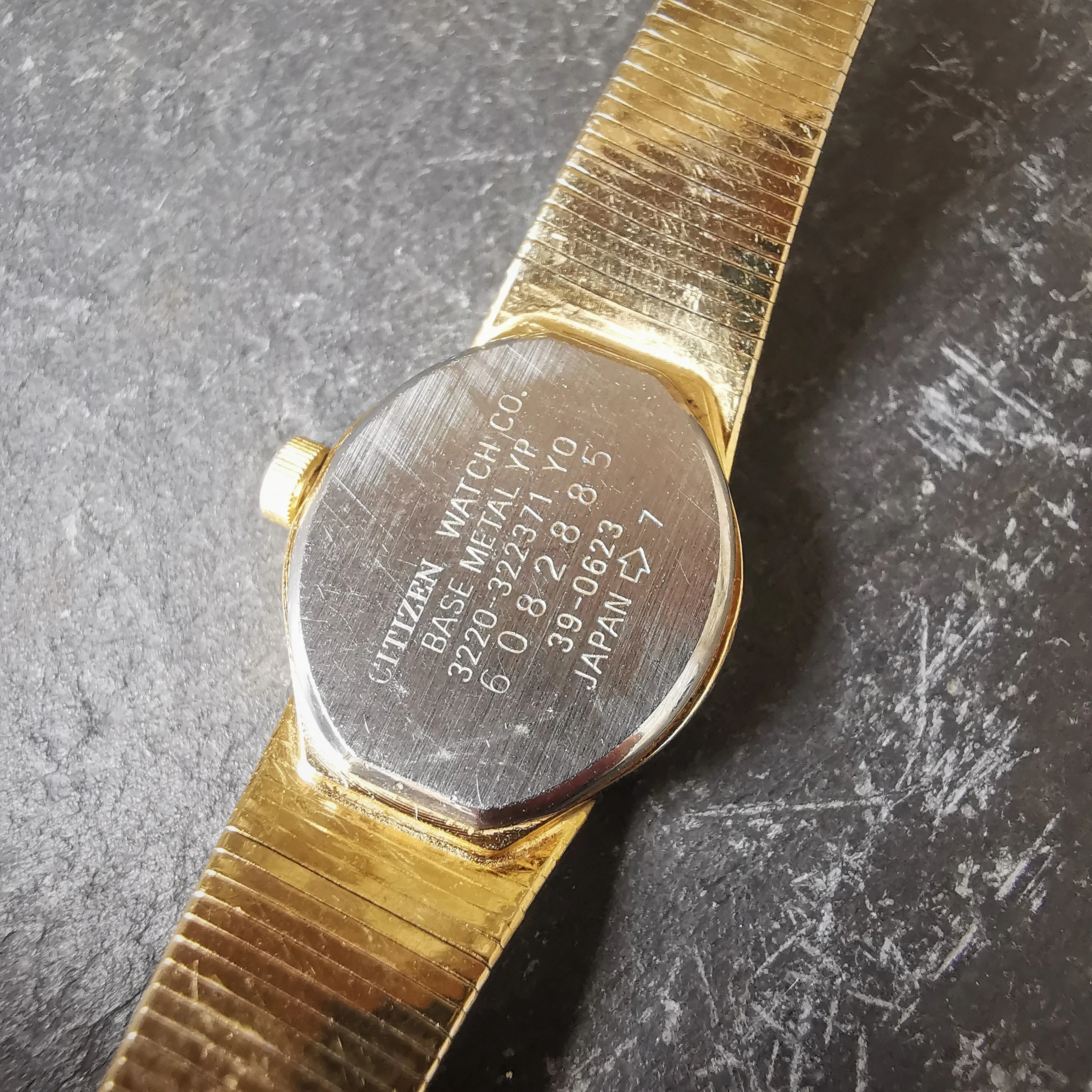Vintage Women's Citizen Gold Plated Watch With Textured Bracelet And Bezel