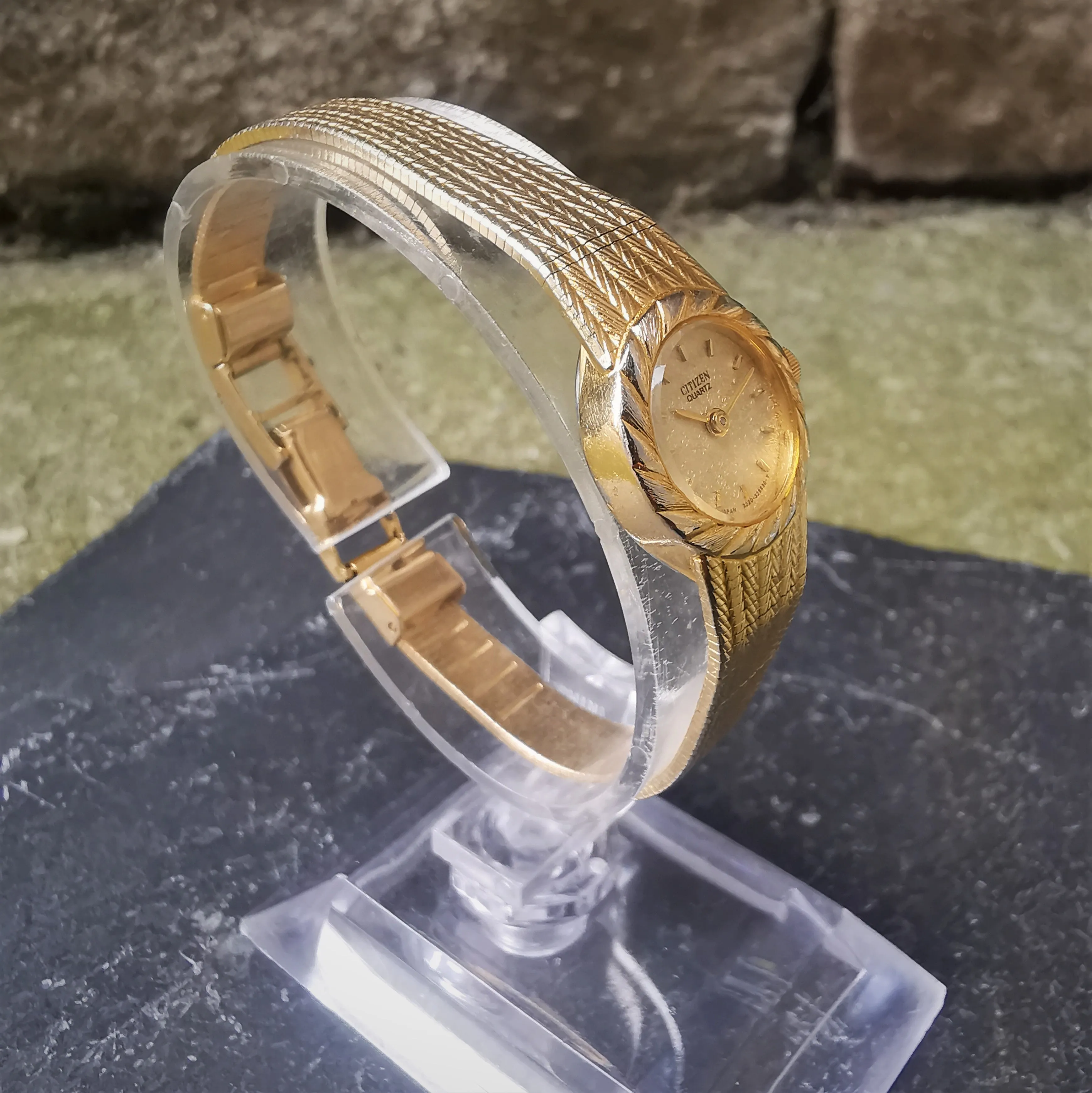 Vintage Women's Citizen Gold Plated Watch With Textured Bracelet And Bezel