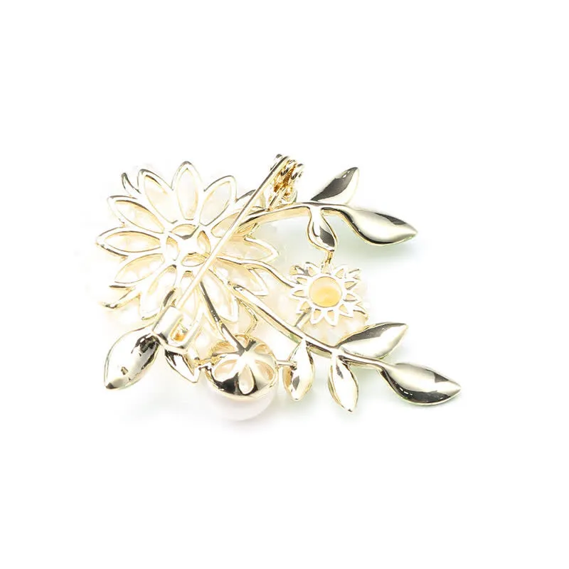 Women's Romantic Daisy Shell Pearl Brooch