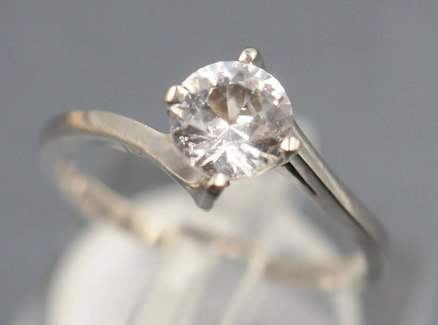 Zircon 10ct White Gold Ring