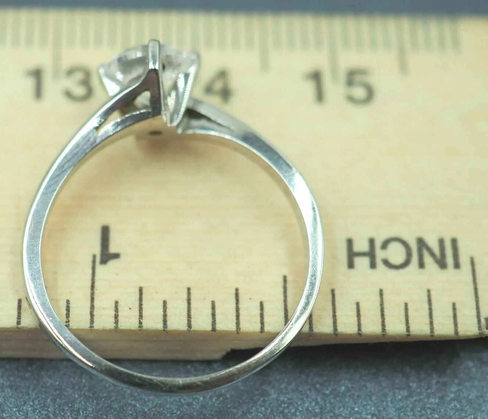 Zircon 10ct White Gold Ring