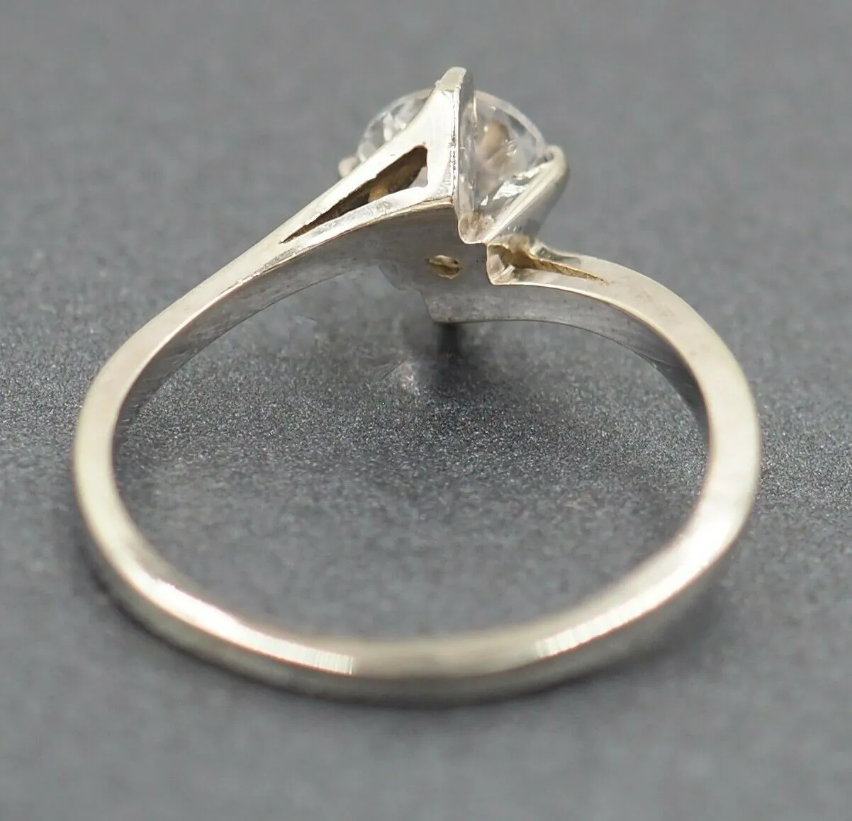Zircon 10ct White Gold Ring
